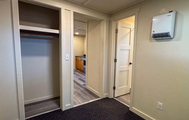 1 bed, 1 bath, $895, Unit 785 Hwy 99N - Apt. 8A