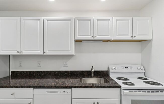 2 beds, 1 bath, 975 sqft, $1,900, Unit Royal York 102