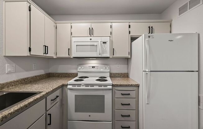 2 beds, 2 baths, 867 sqft, $1,725, Unit 74
