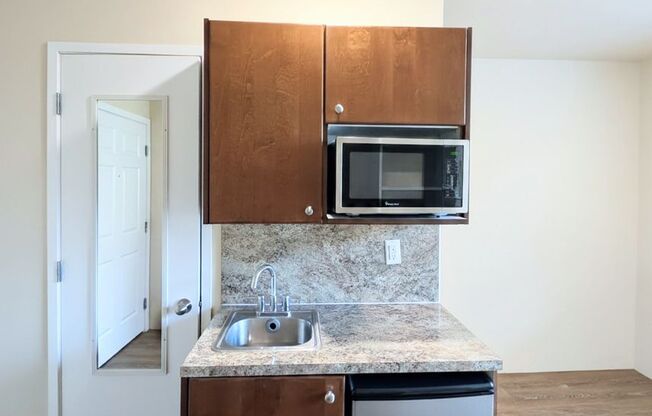 Studio, 1 bath, 160 sqft, $1,150, Unit 352