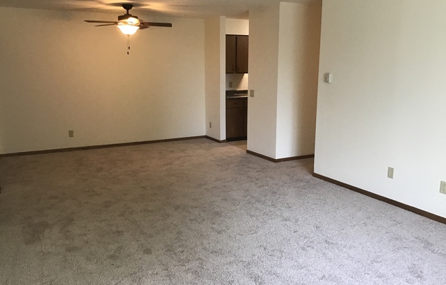 2 beds, 1 bath, 965 sqft, $1,600, Unit 7756CG