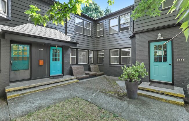 2 beds, 1 bath, 750 sqft, $1,660, Unit 2