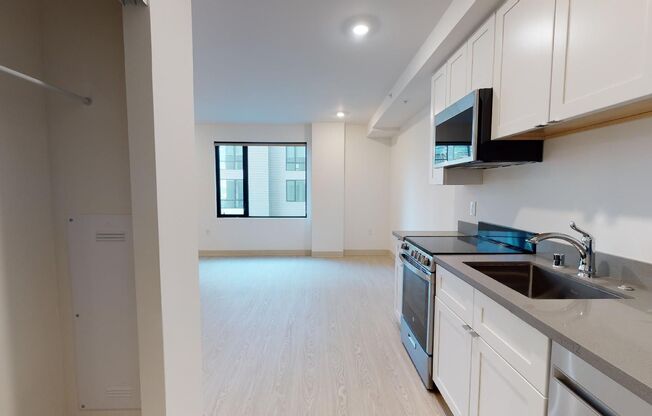 Studio, 1 bath, 355 sqft, $2,820, Unit 345 6th St, Unit 513