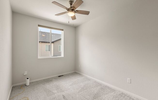 3 beds, 2.5 baths, $2,395, Unit UNIT 4