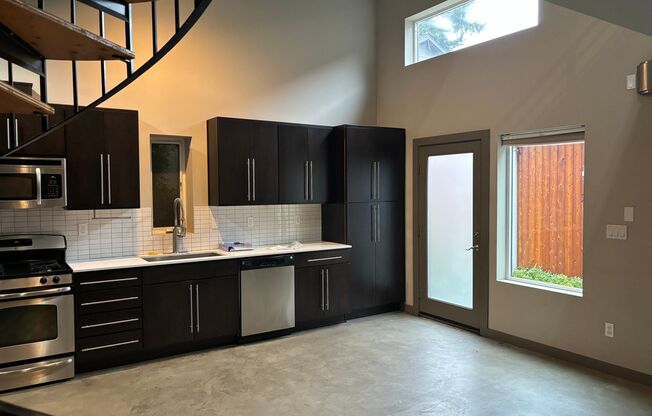 Contemporay Loft in Judkins Park
