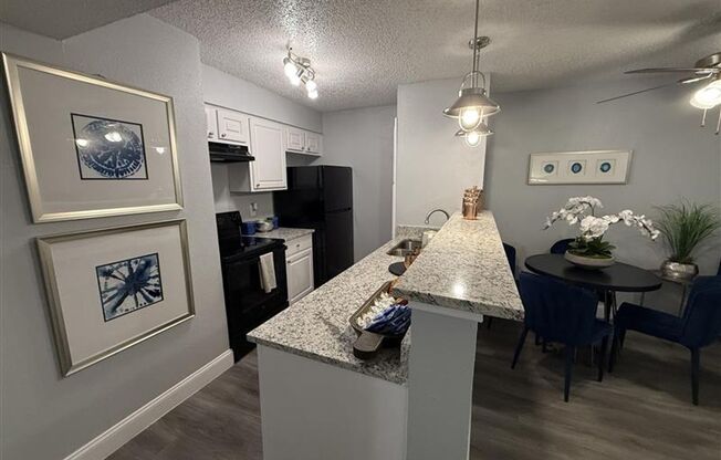 2 beds, 1 bath, 976 sqft, $1,700, Unit 219