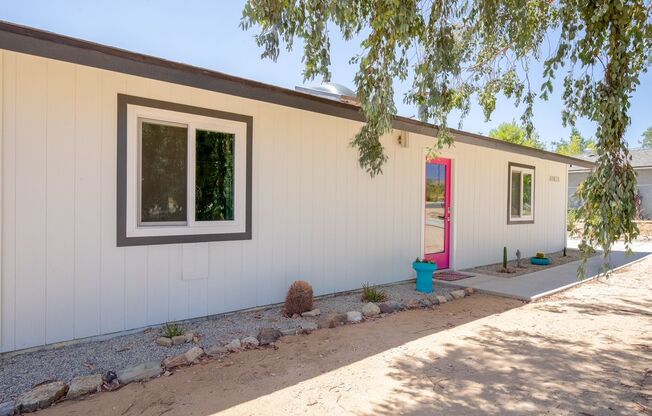 2 Bedroom 1 Bath Home in Joshua Tree - Fully Remodeled w Garage