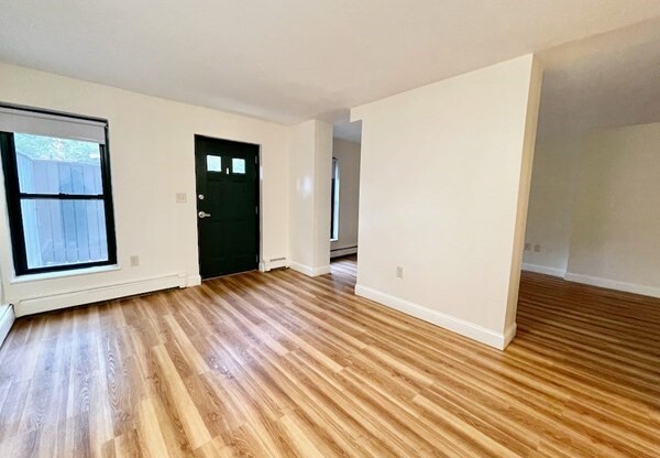 3 beds, 1 bath, 1,000 sqft, $4,500, Unit 1