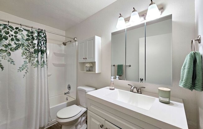 3 beds, 2 baths, $3,025, Unit 59