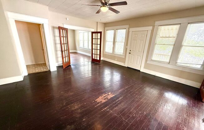 810 W MAGNOLIA AVE