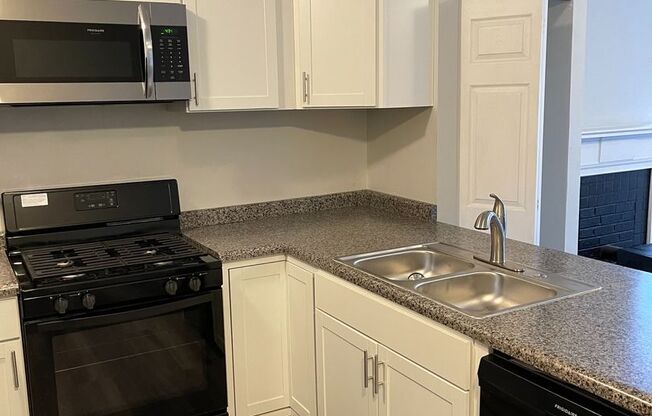 1 bed, 1 bath, $899, Unit 5