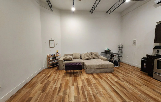 164 W CHELTEN AVE
