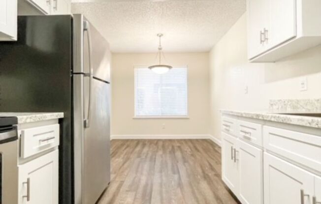 3 beds, 2 baths, 1,211 sqft, $2,090, Unit 1690-121