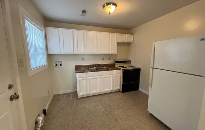 3 beds, 1 bath, $1,250