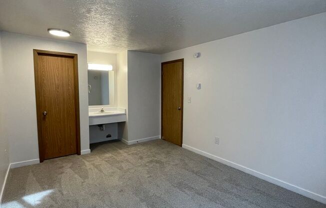 2 beds, 1 bath, 902 sqft, $1,150, Unit H - 085*