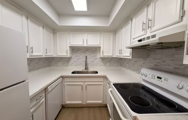 Spacious 2BR/2BA Scottsdale Condo | In-Unit Washer & Dryer | Remodeled | Move in Special