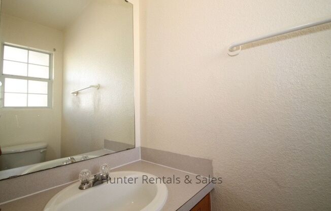 2 beds, 1.5 baths, $775