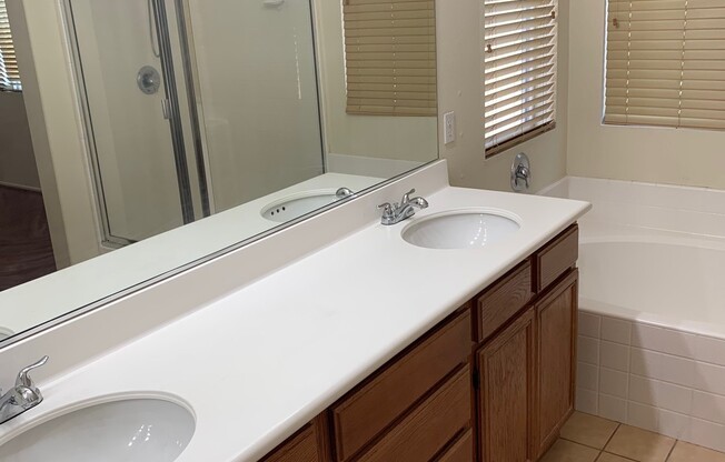 4 BEDROOM VICTORVILLE HOME