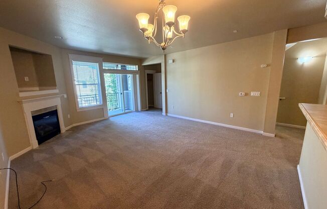 Beautiful Summerlinn Estates Three Level Condo with A/C, Gated Community! $500 Move In Incentive!