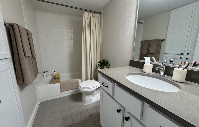 2 beds, 2 baths, 900 sqft, $1,412, Unit LAW11-216