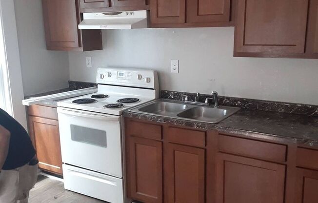 2 beds, 1 bath, $1,050