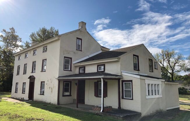 Unique 2 Bedroom 2 Bathroom Apartment in Historic Home