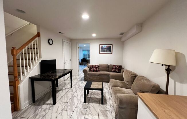 1 bed, , 120 sqft, $600, Unit Basmt R