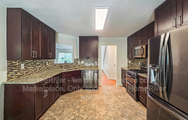 7605 HINMAN CIR