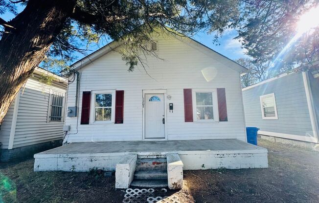 DOWNTOWN WILMINGTON - 3 Bedroom & 1 Bath - MOVE IN SPECIAL ~ $500 OFF!