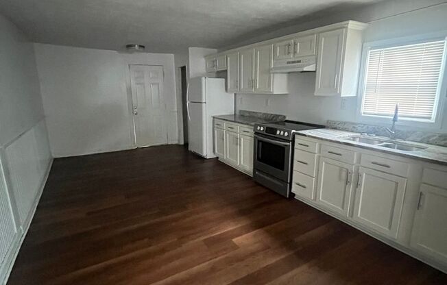 Gorgeous 3 bedroom updated house!