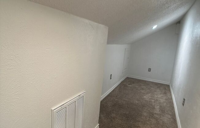 2 beds, 2 baths, $1,570, Unit Unit 1041