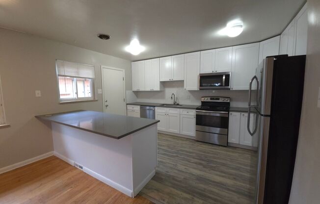 2 beds, 1 bath, $3,600, Unit 821