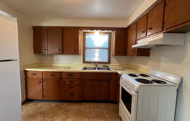 2 beds, 1 bath, $950, Unit A1335-04