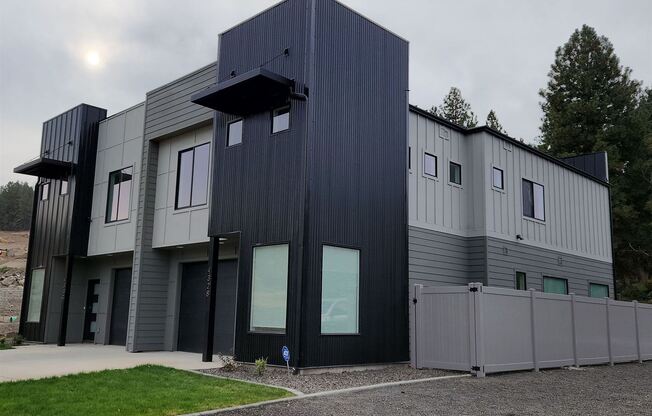 New Modern 4 Bed 3 Bath duplex with over 2000 Sq. Ft.