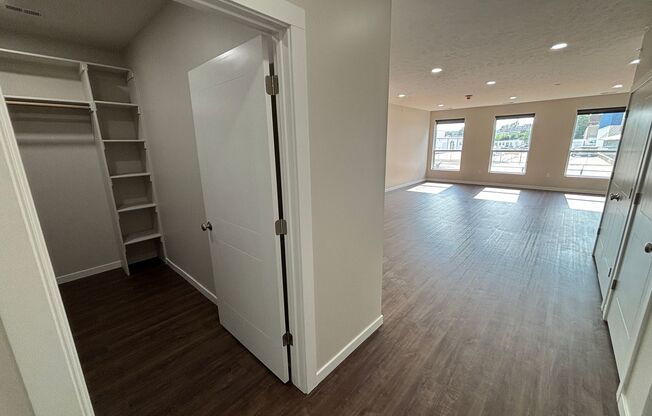 Studio, 1 bath, 660 sqft, $1,395, Unit 522 - S857 ADA Unit