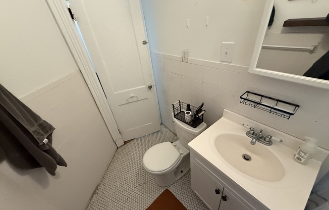 Studio, 1 bath, 290 sqft, $2,295, Unit 25