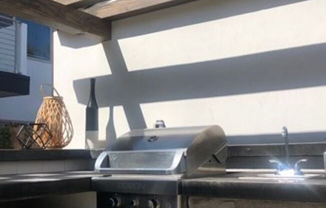 2 beds, 2 baths, 949 sqft, $3,375, Unit 21