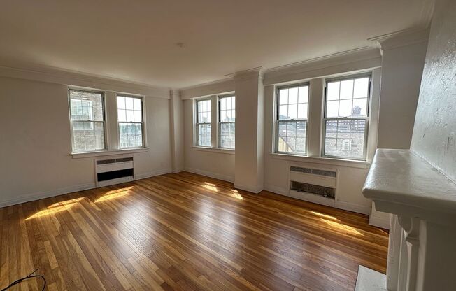 2 beds, 2 baths, 1,303 sqft, $2,165, Unit New King Edward  502