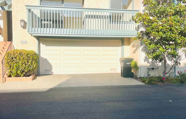 LA JOLLA VILLAGE LIVING! SPACIOUS 3BD/2.5BA TOWNHOME.  AVAILABLE NOW @ ONLY $4,495/mo