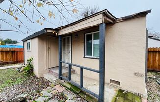 Cute Refurbished Studio Home.