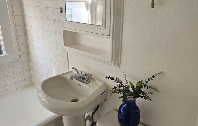 Studio, 1 bath, 337 sqft, $1,179, Unit 23