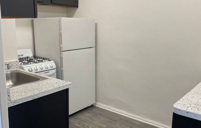 Studio, 1 bath, 600 sqft, $1,200, Unit 706
