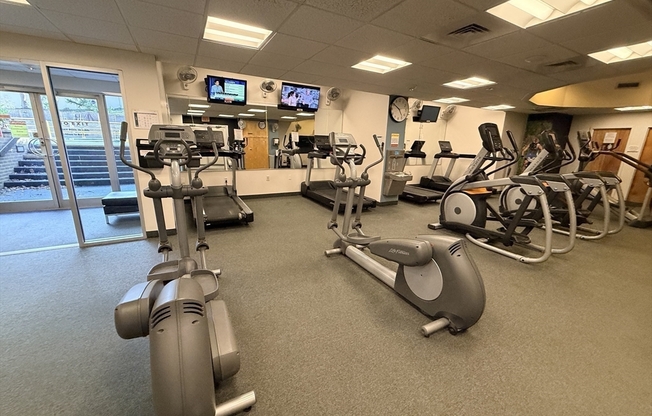 1 bed, 1 bath, 880 sqft, $2,950, Unit 424