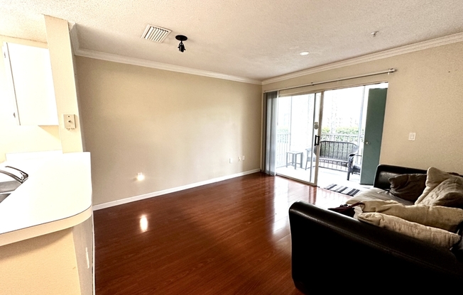 1 bed, 1 bath, 576 sqft, $1,349