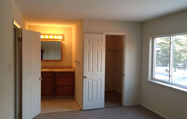 2 beds, 2 baths, $1,400, Unit 191C4