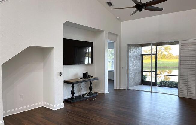 2946 MSN LK DR