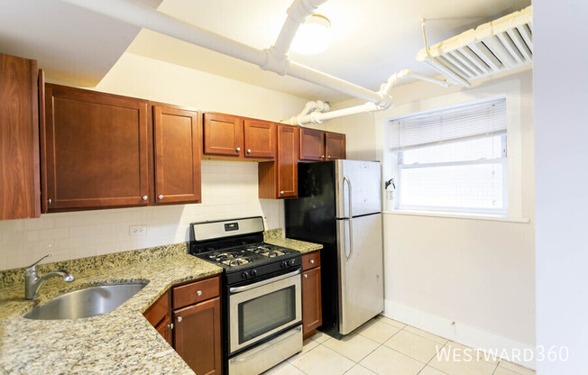 1662 W FARWELL AVE