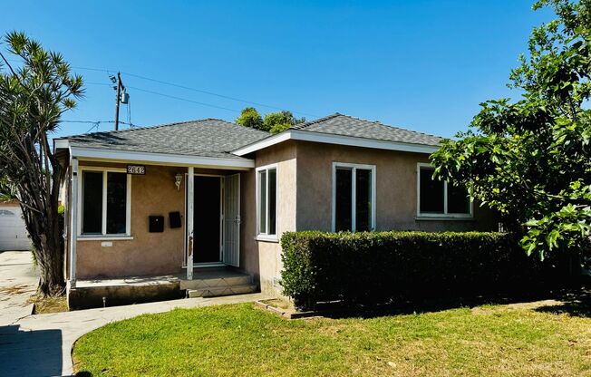 2642 E Adams