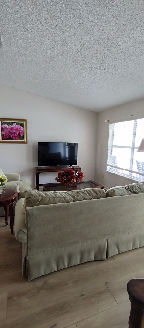 3 beds, 2 baths, $2,250