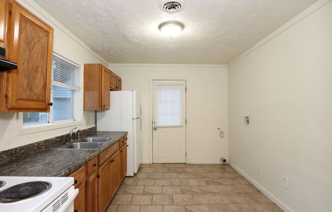 3 beds, 1 bath, $1,200